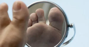 foot check in mirror
